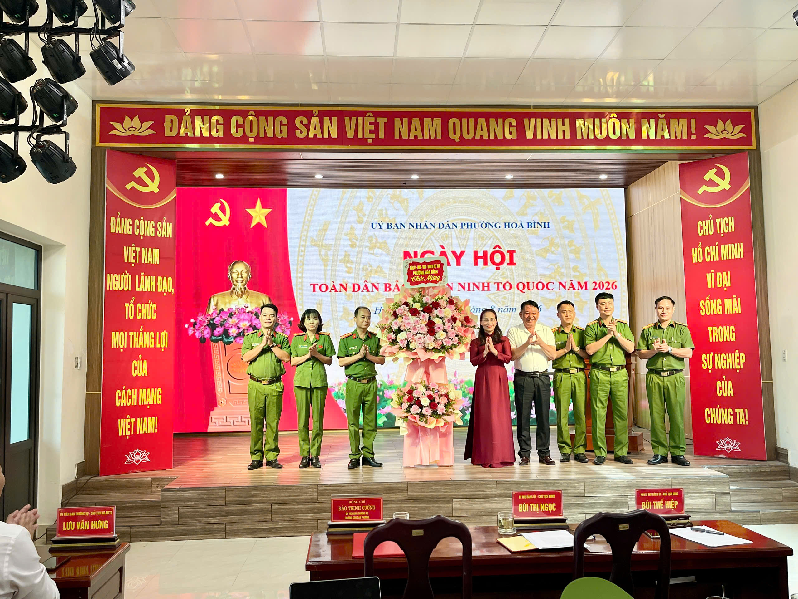 Phường Hòa Bình: Biểu dương 09 tập thể, 12 cá nhân xuất sắc tại “Ngày hội toàn dân bảo vệ An ninh Tổ quốc”